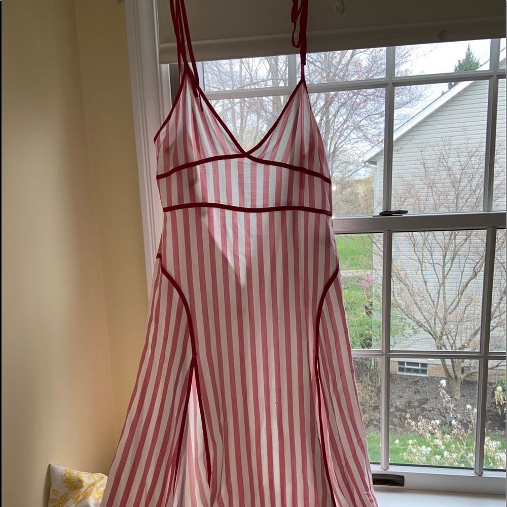 Forever 21 red & white m slit dress